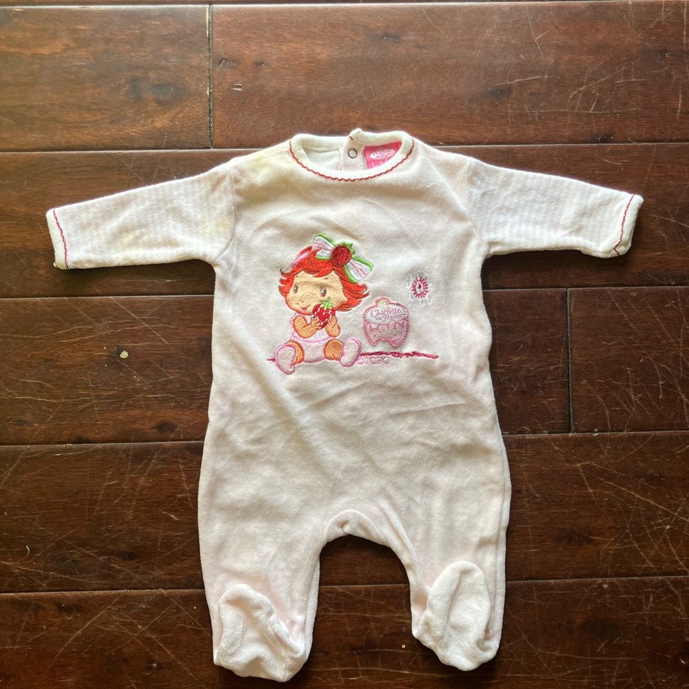 Y2K 2011 Baby Strawberry Shortcake White onesie